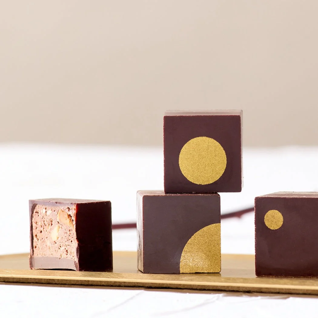 Giftwrapped Single-Origin Praliné Collection - Image 4